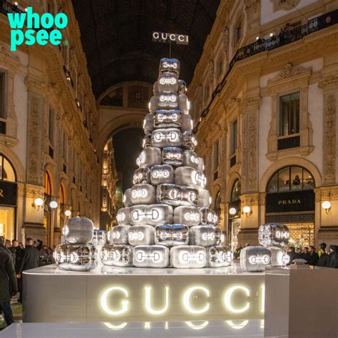 albero di natale di gucci|Perché l’albero di Gucci in Galleria a Milano sta  .